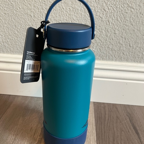 Hydro flask 32 ounce wide with flex cap and boot (escape) in Emerald Blue. - Picture 3 of 8